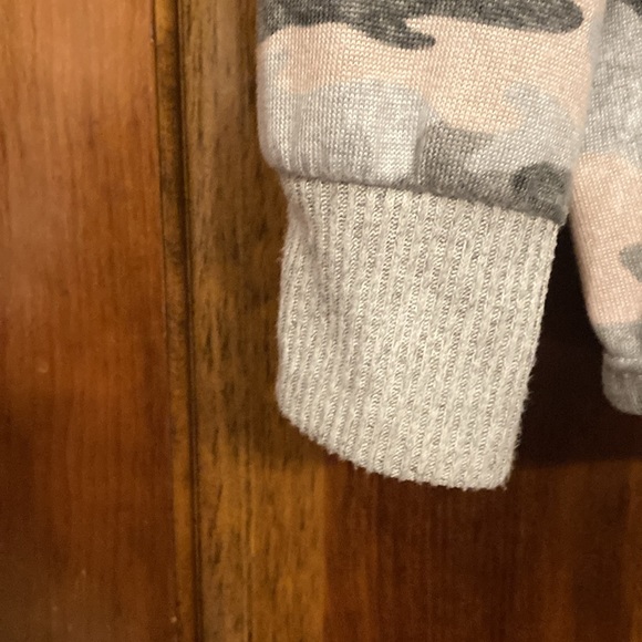 Secret Treasures XL (16/18) Super Soft Pink and Gray Camo Pajama/Lounge Top - Picture 3 of 8